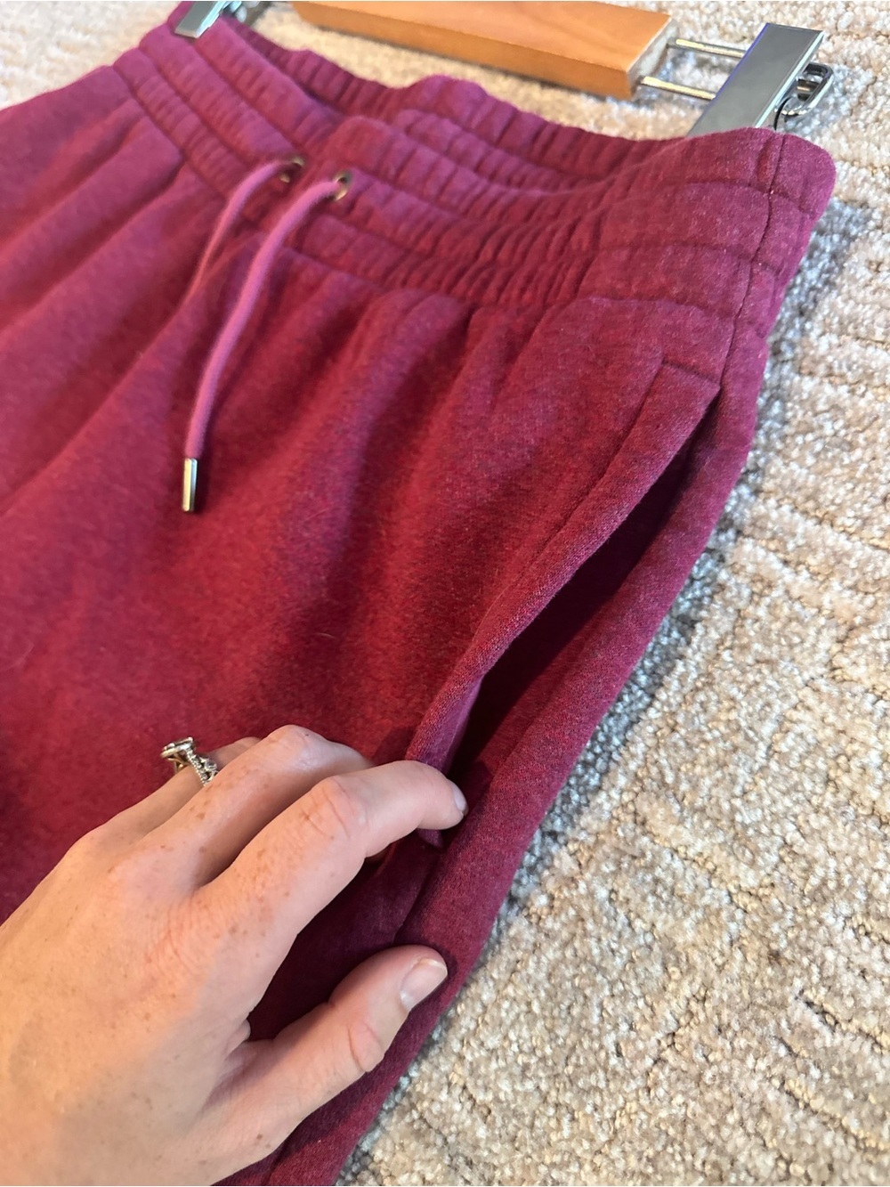 Under Armour Women's Burgundy Track Joggers Size Small Fleece Cotton Blend - Picture 9 of 11